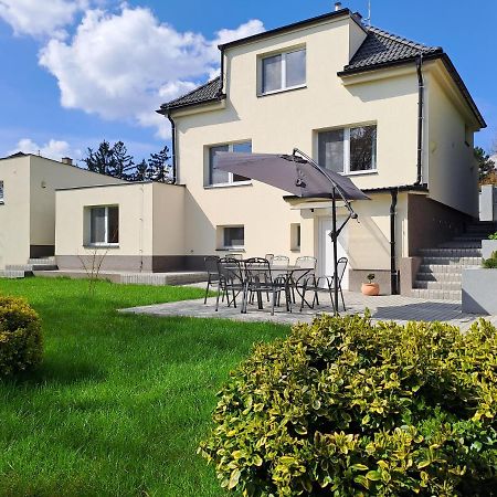 Apartmanovy Dum Se Zahradou V Klidne Casti Prahy Πράγα Εξωτερικό φωτογραφία